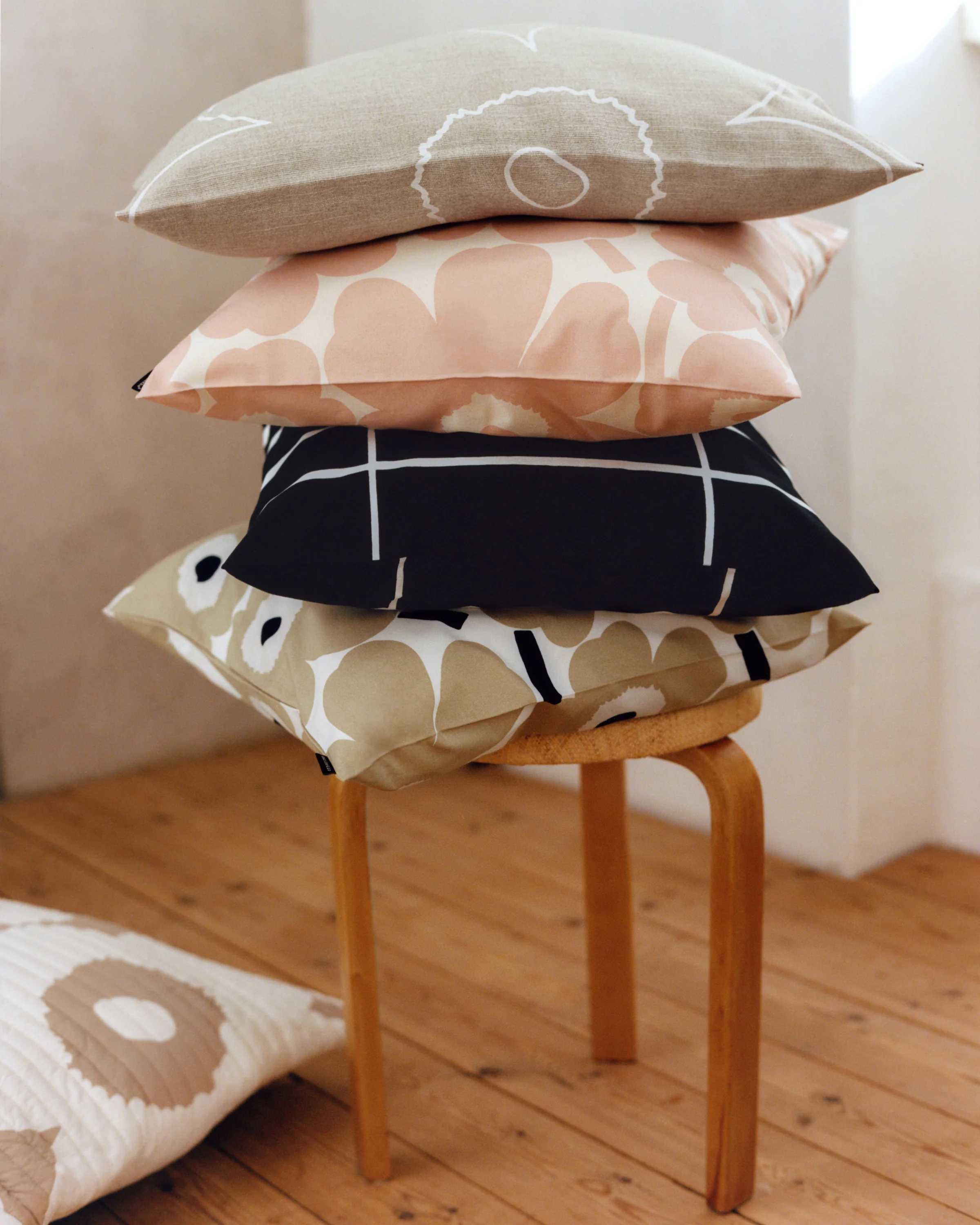 Pillow Insert 20 x 20 in - Image 3